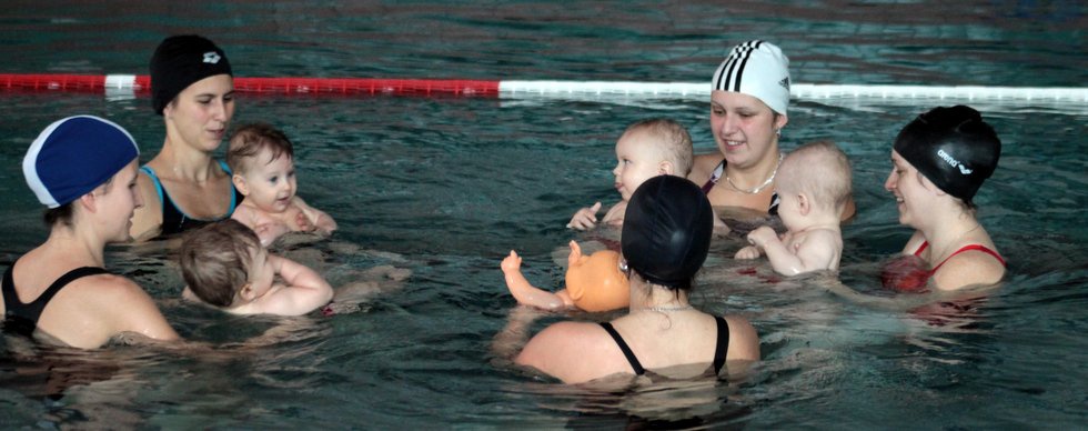 Plavání kojenců v Bystřici